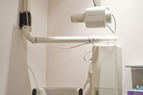 Gabinete de radiología con radiografías intraorales digitales
